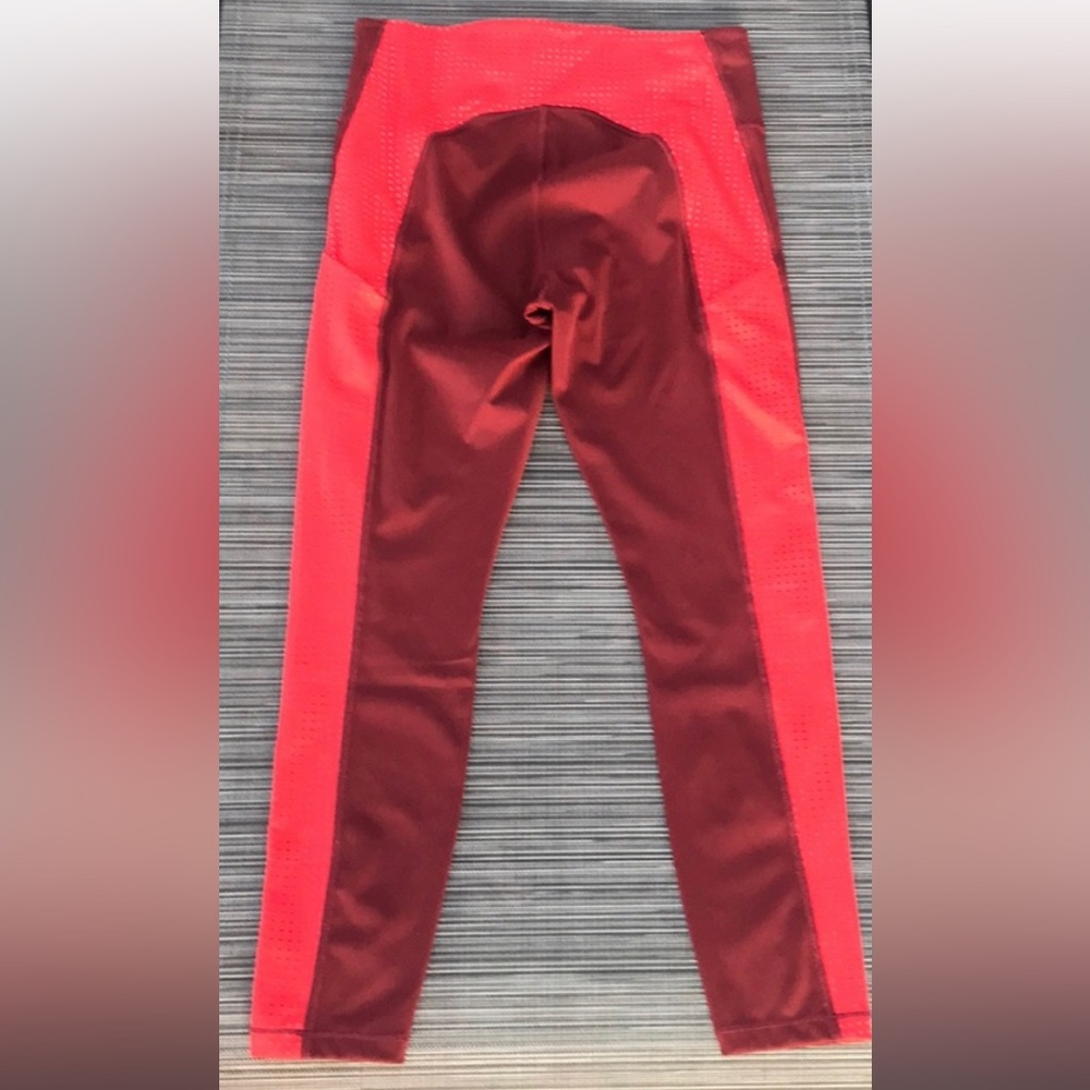 ⭐️Athleta Ultimate Stash Pocket Colorblock Laser Cut 7/8 Tight Legging Sz Small - Picture 4 of 9